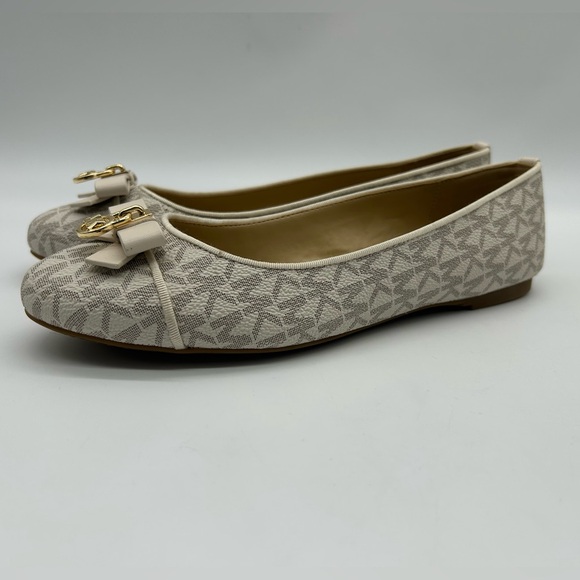 MICHAEL Michael Kors Honey Ballet Flats Vanilla MK Logo Bow Gold Charm 7.5M NIB - Picture 4 of 13